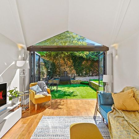3 Bedroom Mews Home - Clapham Common - Free Private Parking - Sleeps 5 - Newly Refurbished - Sweetpea & Pillow Properties ลอนดอน ภายนอก รูปภาพ