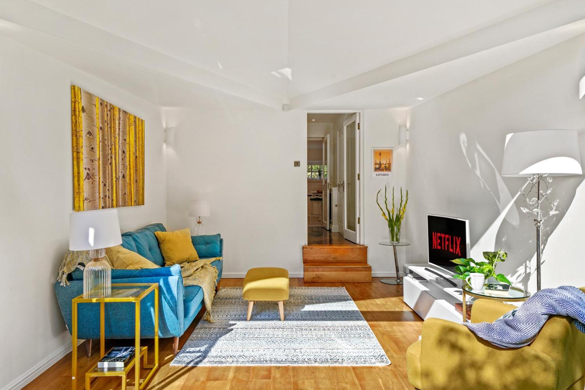 3 Bedroom Mews Home - Clapham Common - Free Private Parking - Sleeps 5 - Newly Refurbished - Sweetpea & Pillow Properties ลอนดอน ภายนอก รูปภาพ