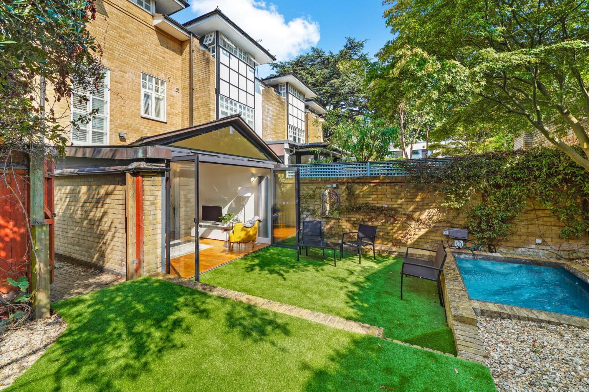 3 Bedroom Mews Home - Clapham Common - Free Private Parking - Sleeps 5 - Newly Refurbished - Sweetpea & Pillow Properties ลอนดอน ภายนอก รูปภาพ