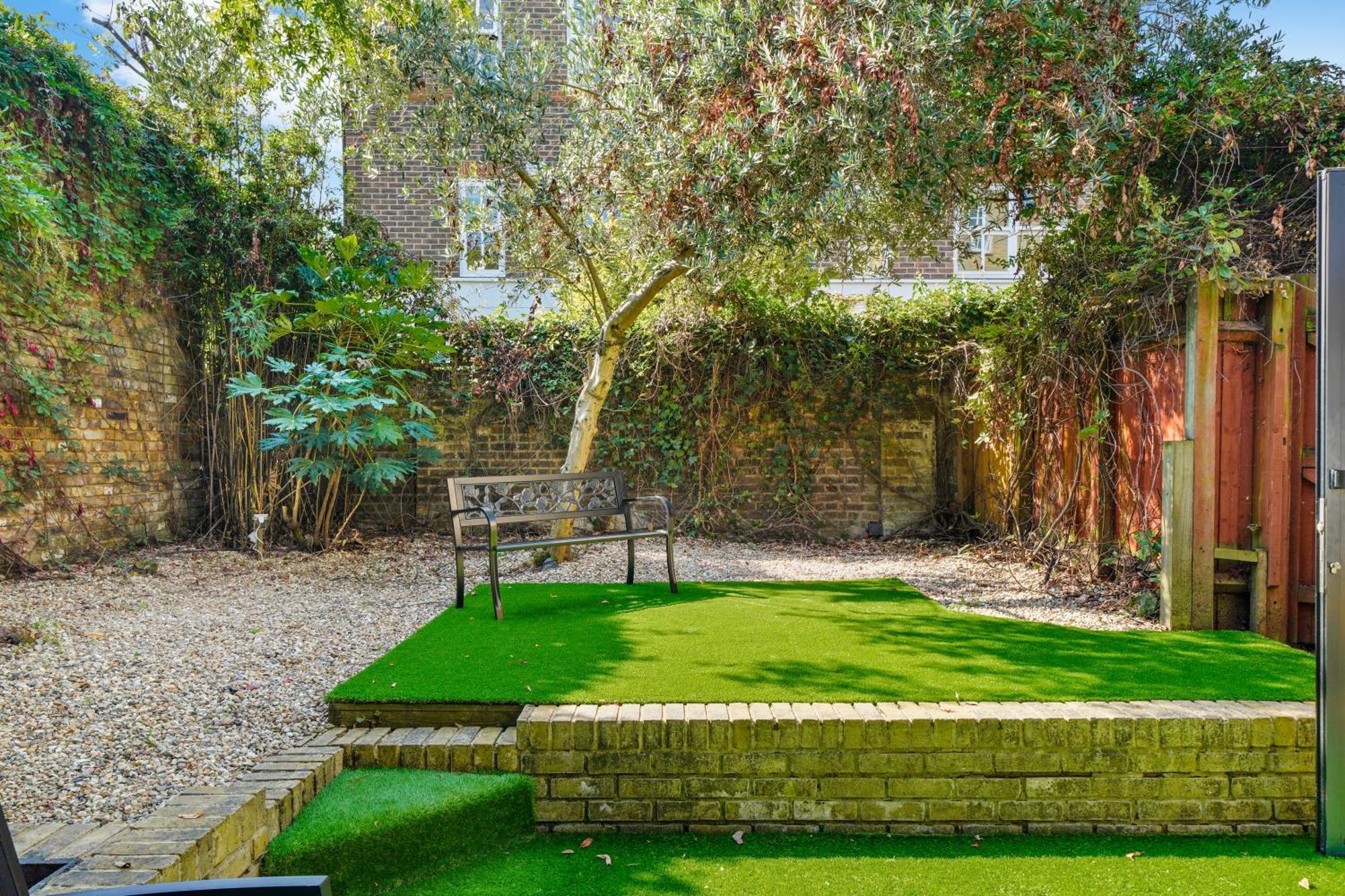 3 Bedroom Mews Home - Clapham Common - Free Private Parking - Sleeps 5 - Newly Refurbished - Sweetpea & Pillow Properties ลอนดอน ภายนอก รูปภาพ