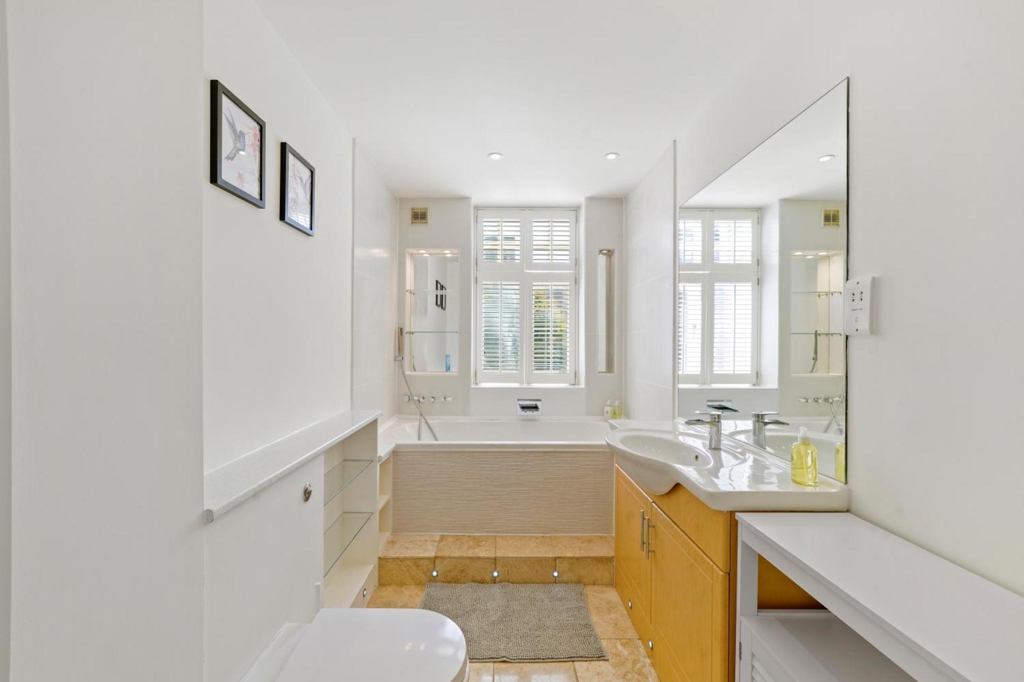 3 Bedroom Mews Home - Clapham Common - Free Private Parking - Sleeps 5 - Newly Refurbished - Sweetpea & Pillow Properties ลอนดอน ภายนอก รูปภาพ