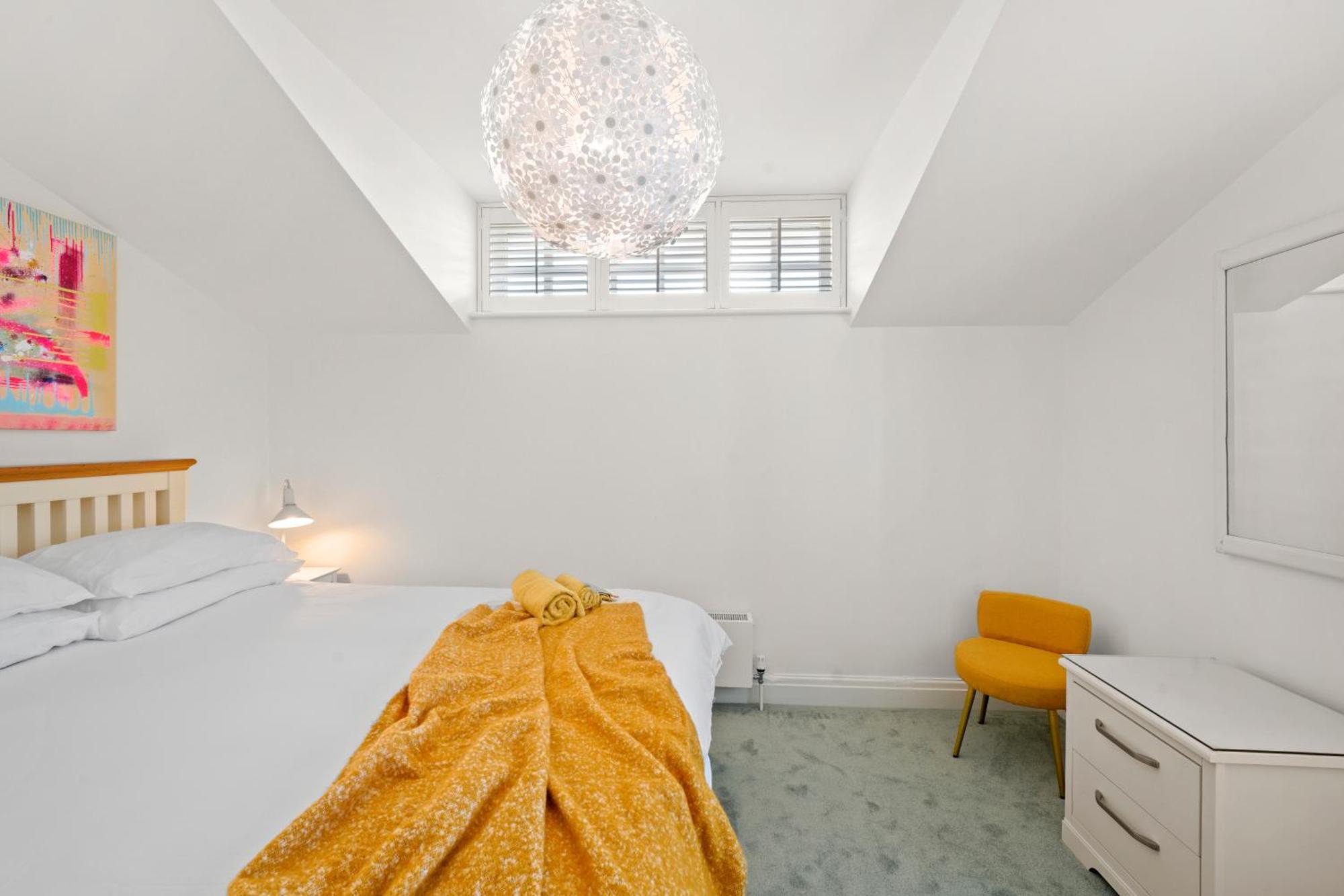 3 Bedroom Mews Home - Clapham Common - Free Private Parking - Sleeps 5 - Newly Refurbished - Sweetpea & Pillow Properties ลอนดอน ภายนอก รูปภาพ