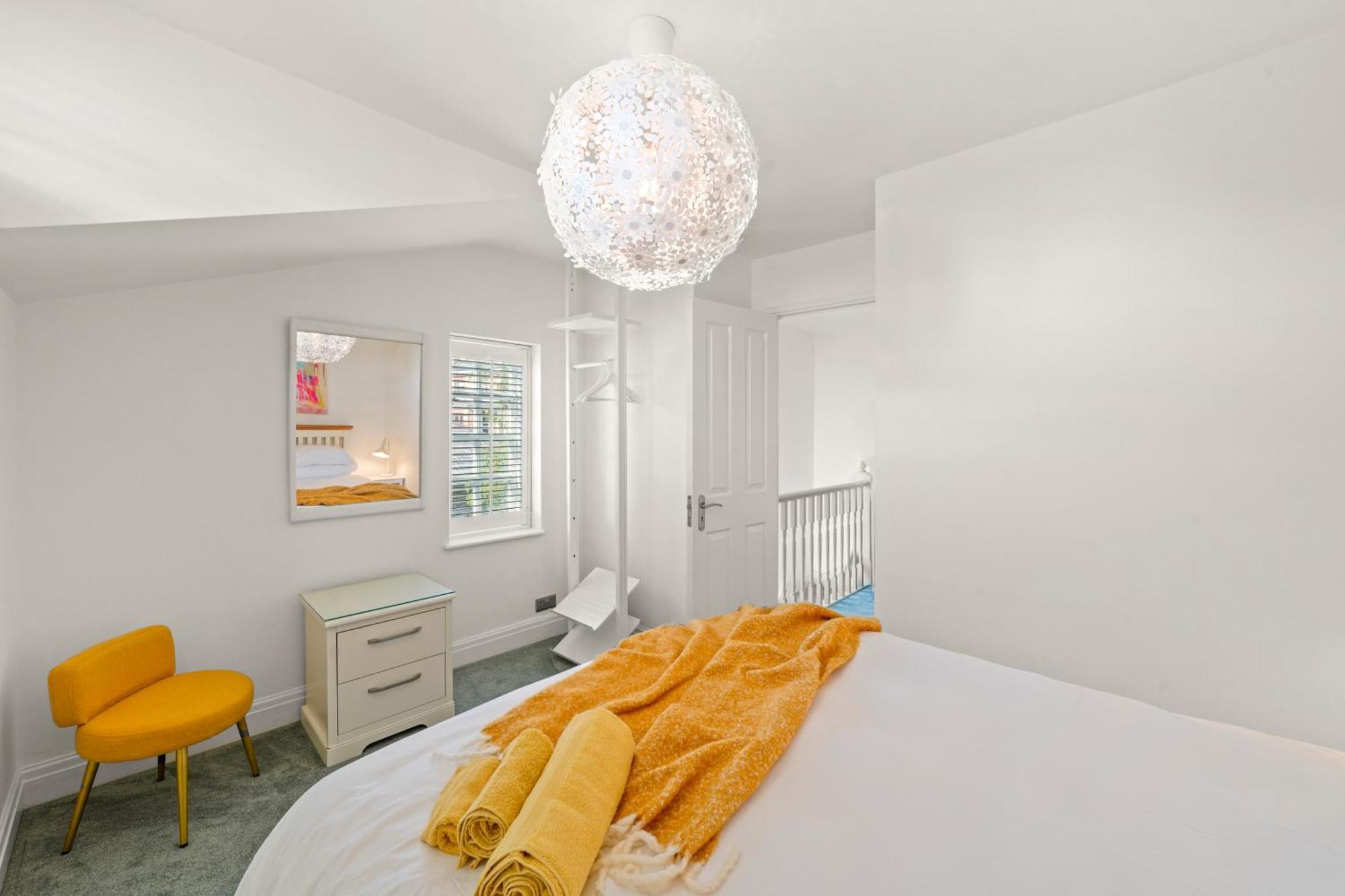 3 Bedroom Mews Home - Clapham Common - Free Private Parking - Sleeps 5 - Newly Refurbished - Sweetpea & Pillow Properties ลอนดอน ภายนอก รูปภาพ