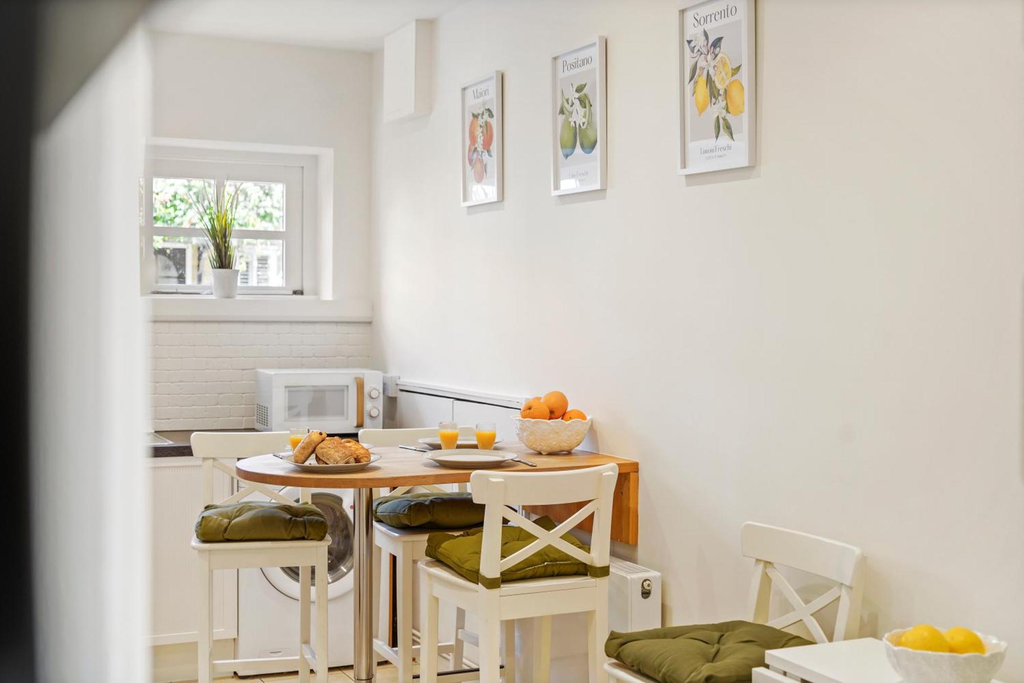 3 Bedroom Mews Home - Clapham Common - Free Private Parking - Sleeps 5 - Newly Refurbished - Sweetpea & Pillow Properties ลอนดอน ภายนอก รูปภาพ
