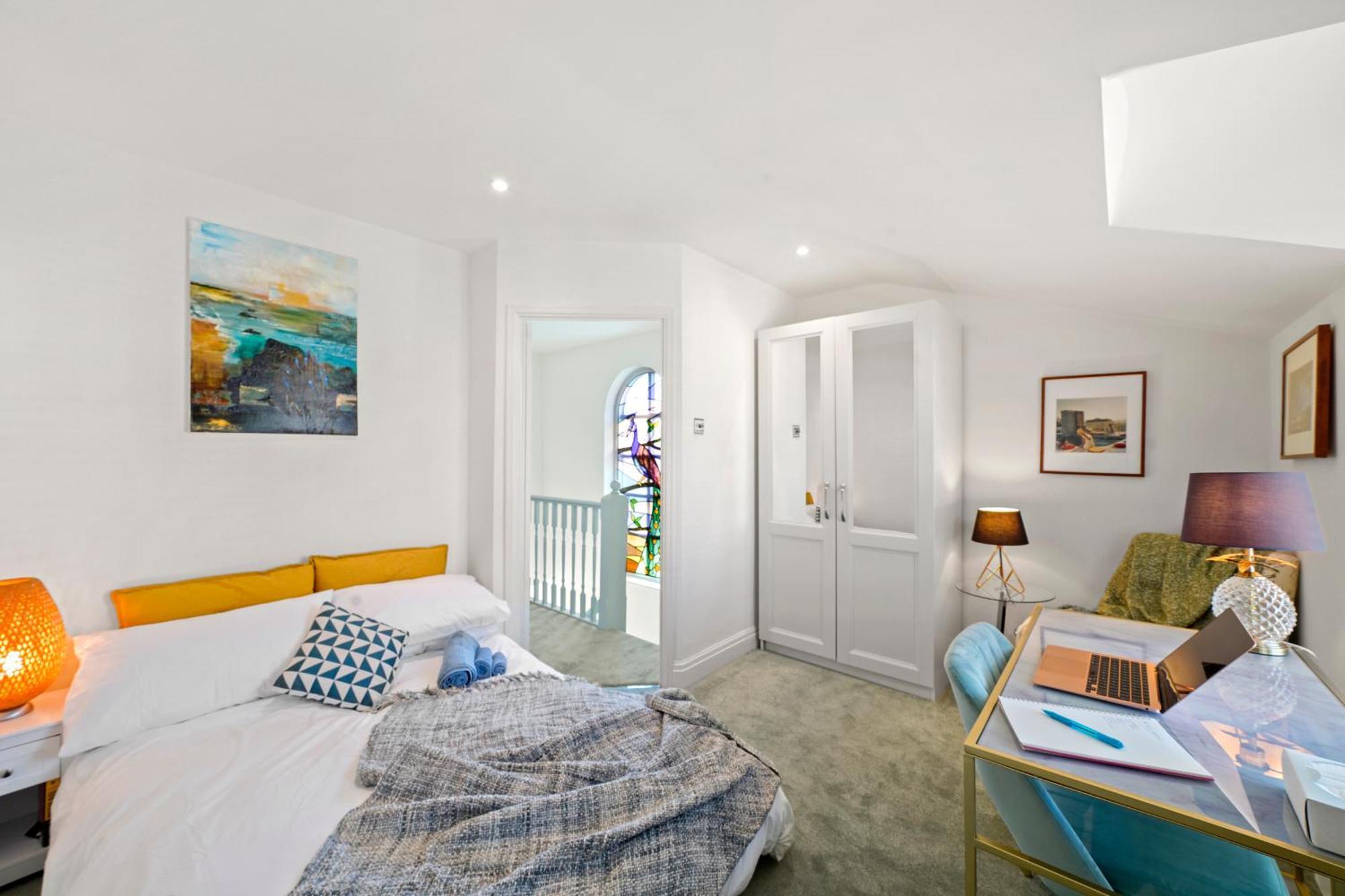 3 Bedroom Mews Home - Clapham Common - Free Private Parking - Sleeps 5 - Newly Refurbished - Sweetpea & Pillow Properties ลอนดอน ภายนอก รูปภาพ