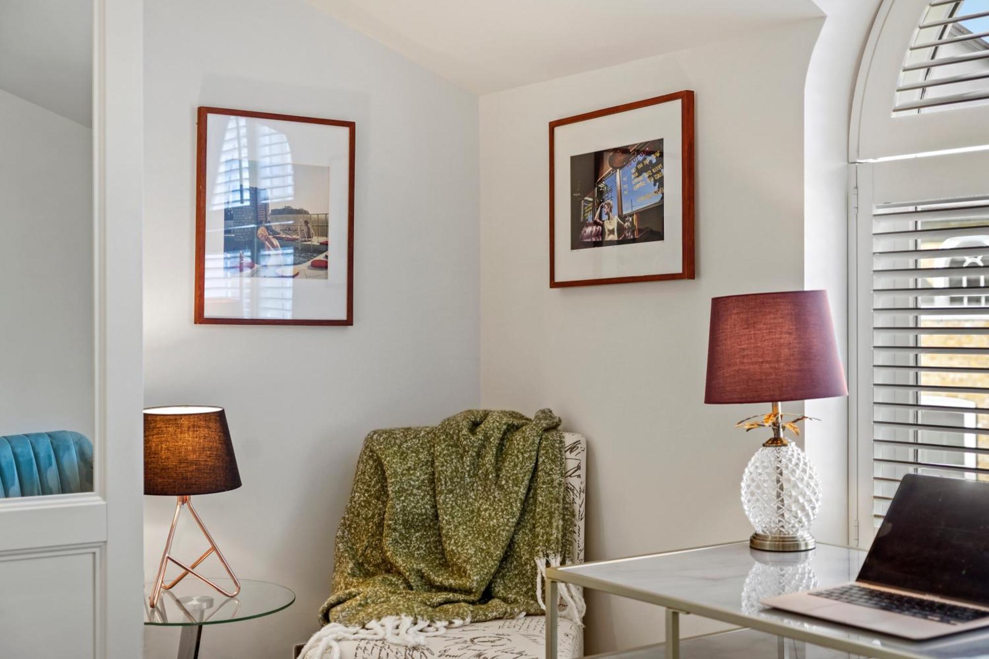 3 Bedroom Mews Home - Clapham Common - Free Private Parking - Sleeps 5 - Newly Refurbished - Sweetpea & Pillow Properties ลอนดอน ภายนอก รูปภาพ