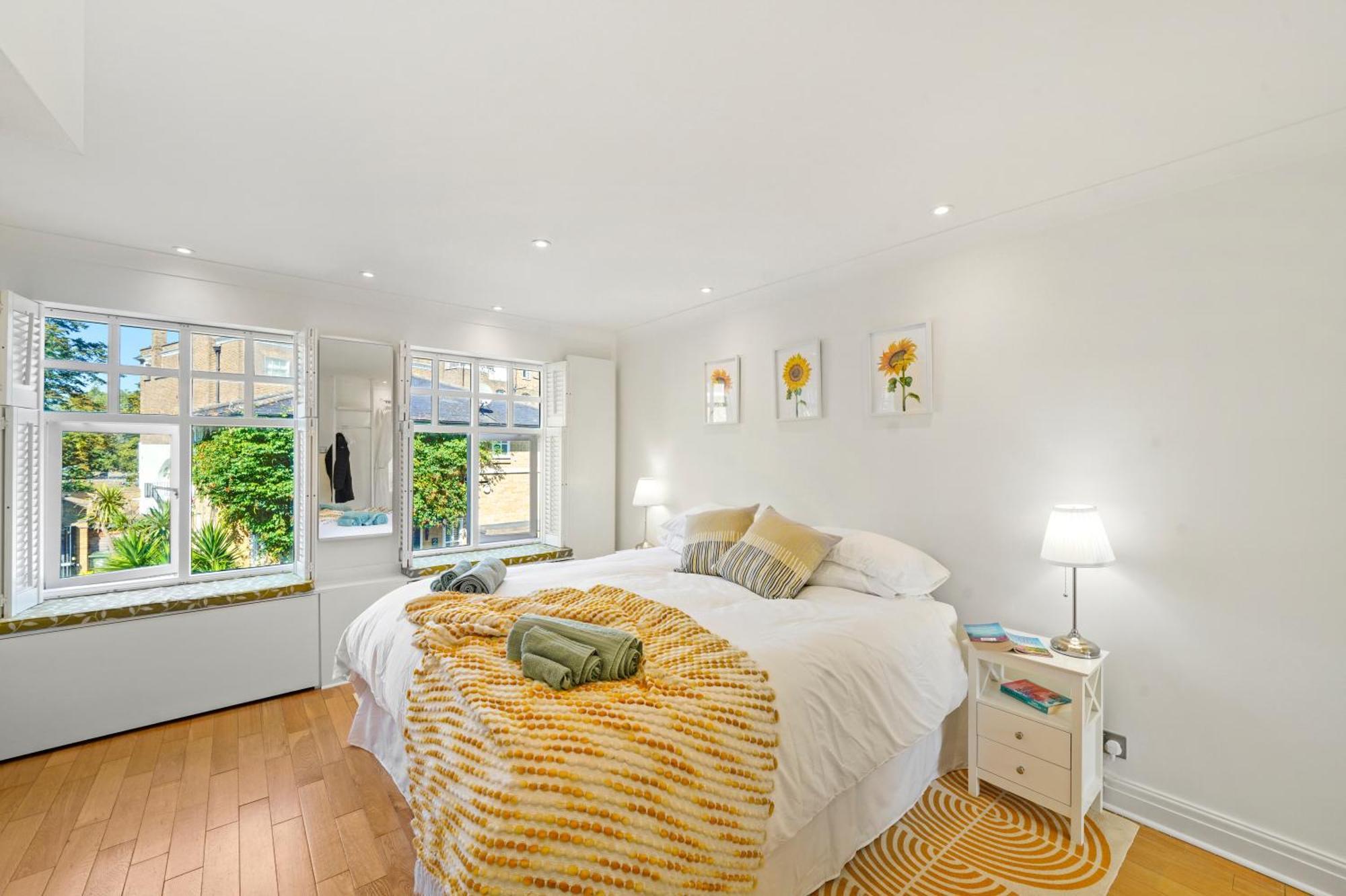 3 Bedroom Mews Home - Clapham Common - Free Private Parking - Sleeps 5 - Newly Refurbished - Sweetpea & Pillow Properties ลอนดอน ภายนอก รูปภาพ